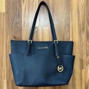 Michael Kors Jet Set Tote Bag